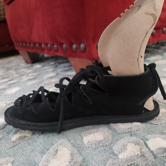 Black Lace Up Renaissance Gladiator Sandals Suede Leather - Picture 5 of 7